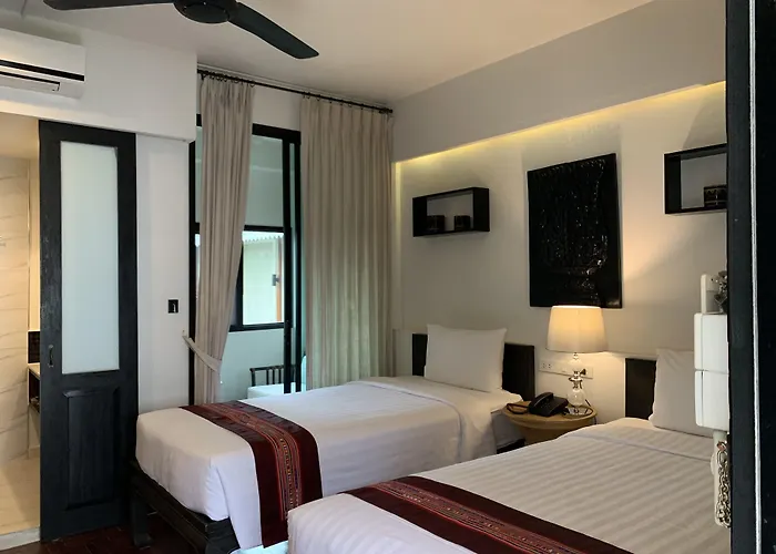 99 The Gallery Hotel