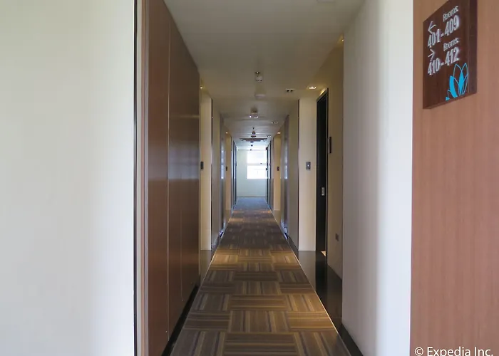 Home Crest Hotel