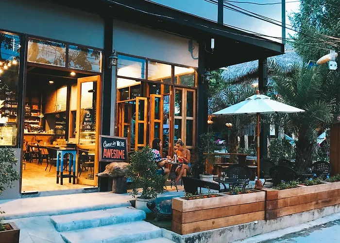 Bloom Cafe & Hostel