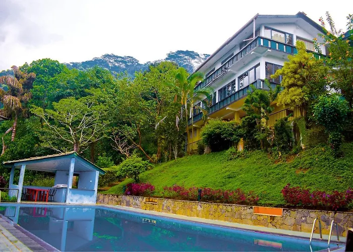 Brookside Resort By Earl'S Kandy